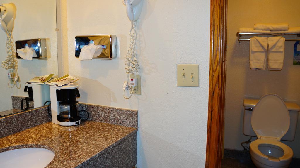 Days Inn Kansas City-Worlds Of Fun Habitación foto
